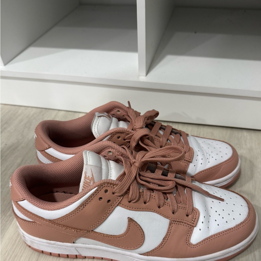Nike Dunk Low Rose size 9 women’s
